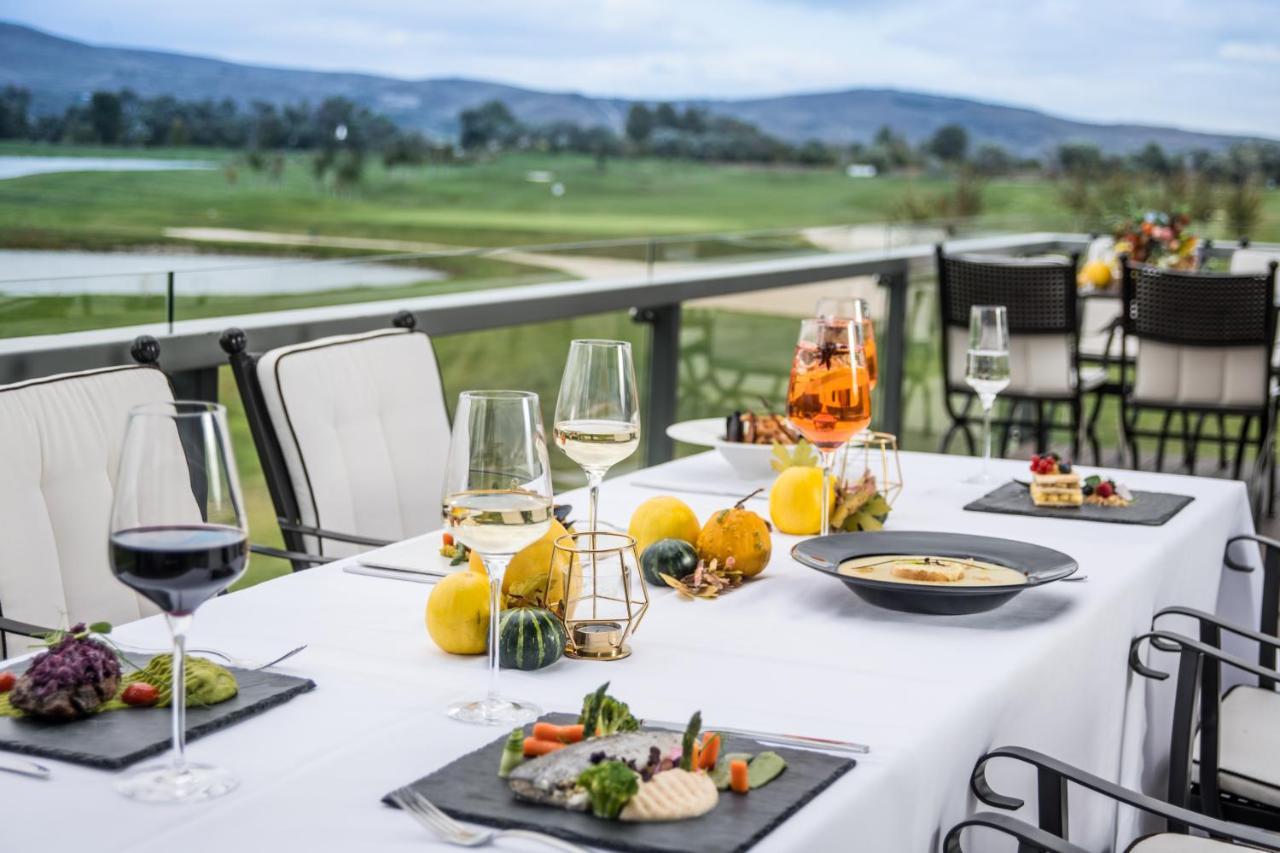 Hotel Theodora Golf Club Alba Iulia Exterior foto