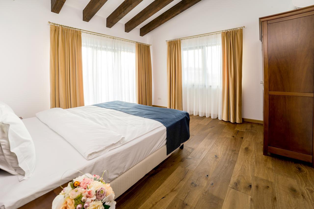 Hotel Theodora Golf Club Alba Iulia Exterior foto